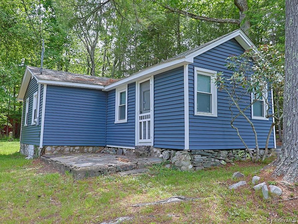 1st image of 4 Spruce Street E