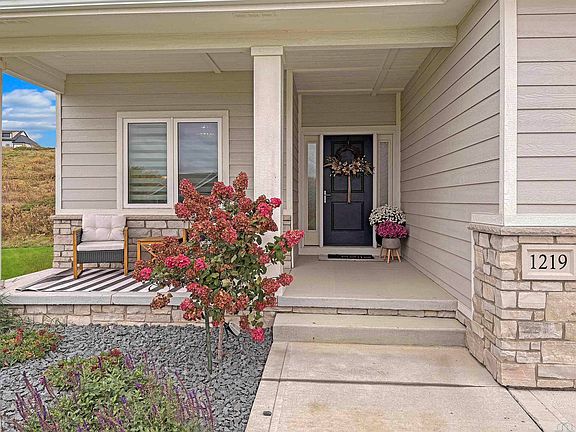 5th image of 1219 Blackhawk Ct