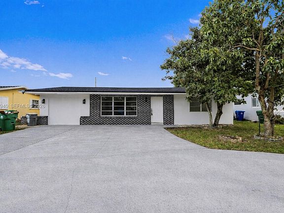 3rd image of 2701 Nassau Dr