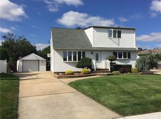 375 N Kentucky Ave, Massapequa, NY 11758
