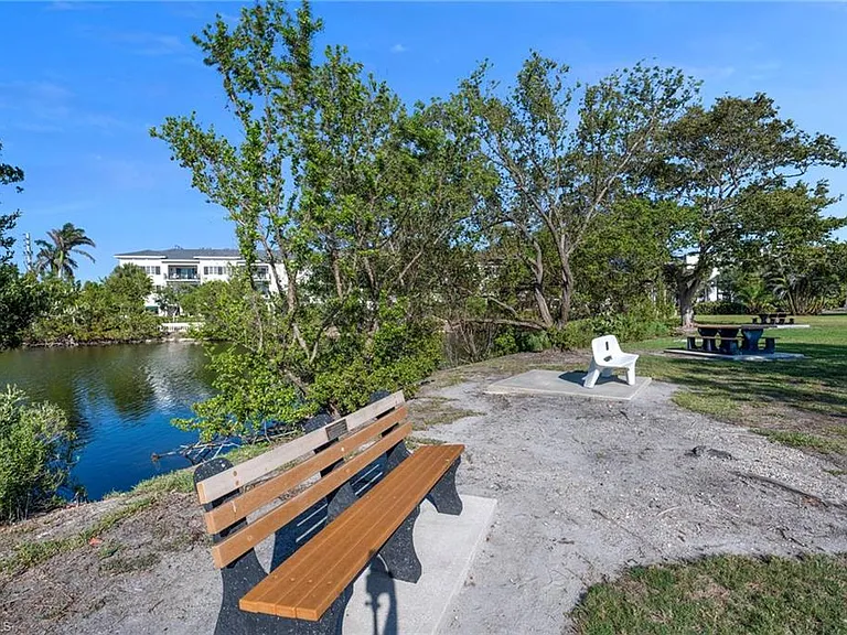 1950 Gulf Shore Blvd N #101 — Photo 14