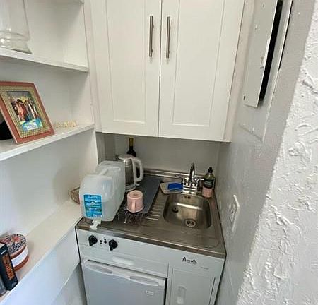 4th image of 253 Royal Poinciana Way APT 3