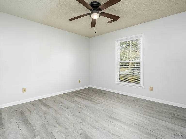 118 Roberta Dr — Photo 13