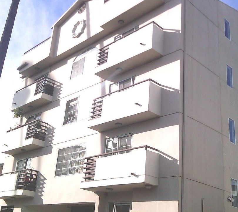 1st image of 521 S Manhattan Pl #303