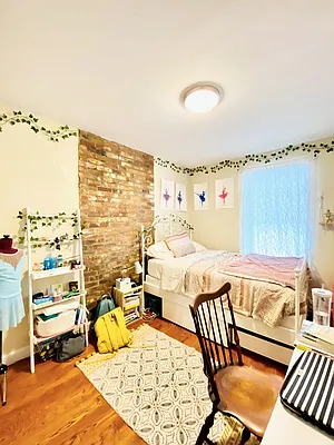 Rented by Mae Equities | media 7
