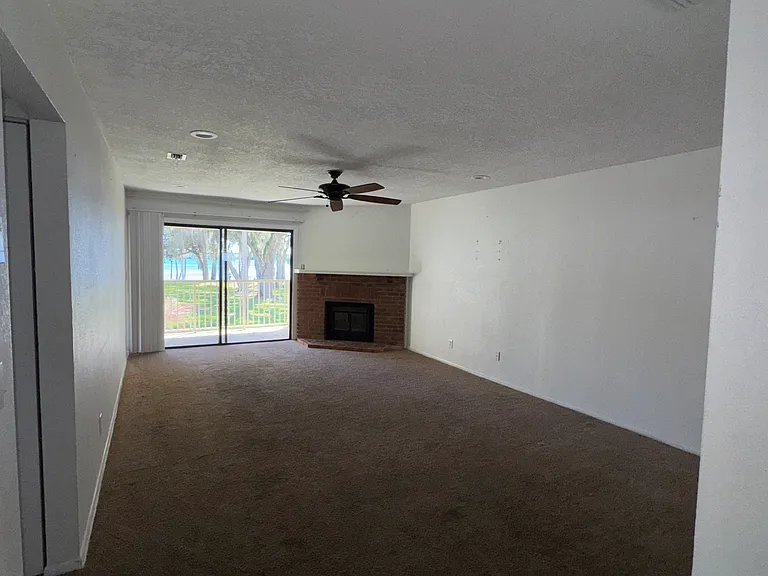 220 Hiawatha Ct E #220 — Photo 8