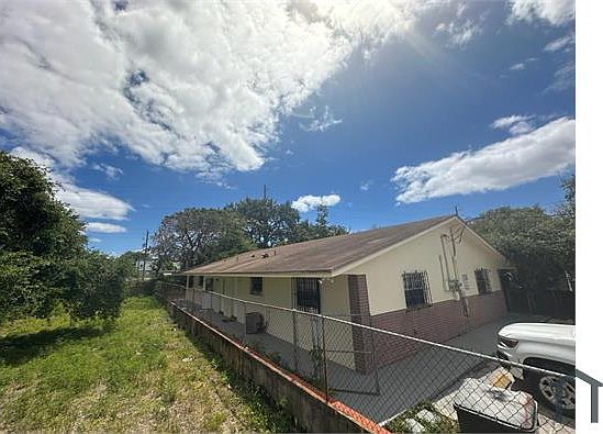 2nd image of 218 NW 5th Ave APT 2