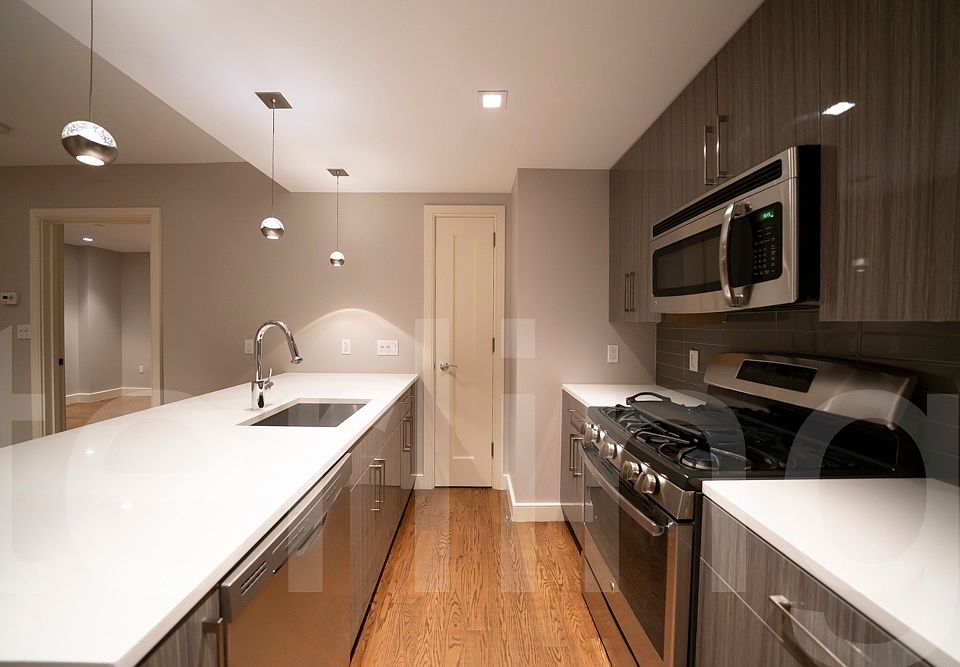 1st image of 2718 Hoyt Ave S APT 8A