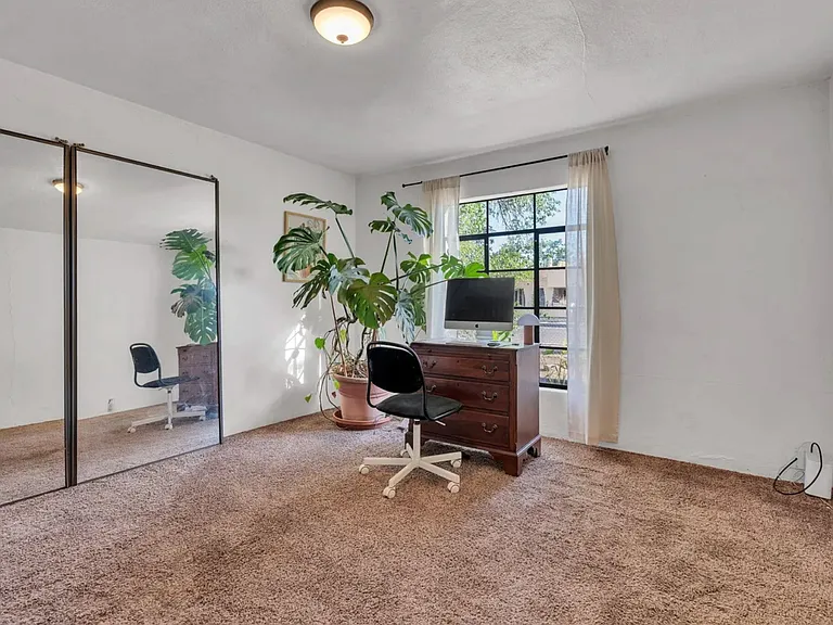910 Headingly Ave NW — Photo 6