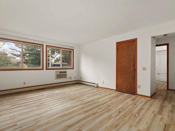 3rd image of 2512 Valley St