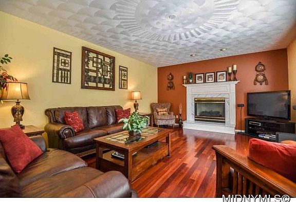 5th image of 110 Sylvan Way