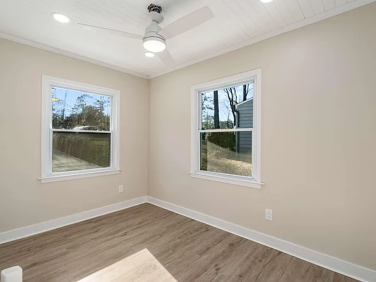 Home office/ Small Dining room