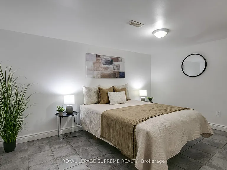 422 Oakwood Ave #BASEMENT — Photo 10