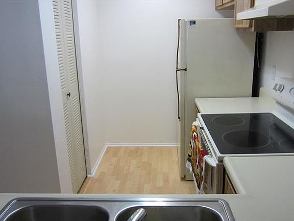 3rd image of 2983 Bonaventure Cir APT 202