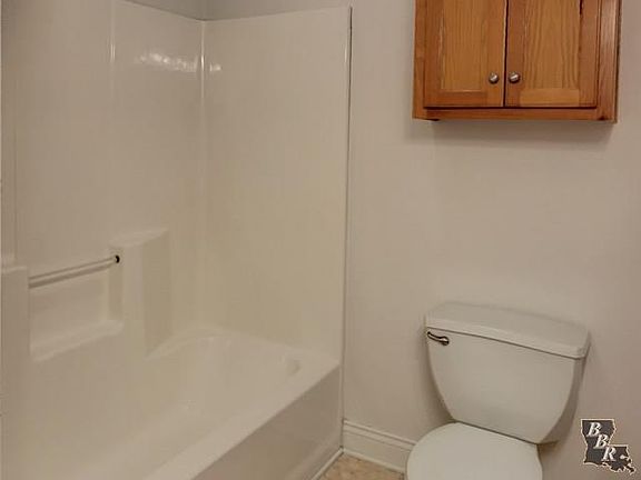 2nd image of 905 Arms St