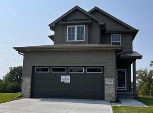 11168 Portage Dr, Papillion, NE 68046
