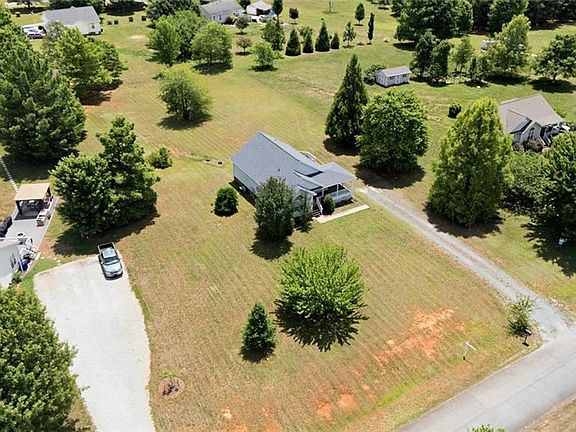 5th image of 3301 Cloverdale Ct