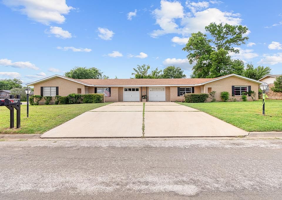1st image of 202 Manor Dr