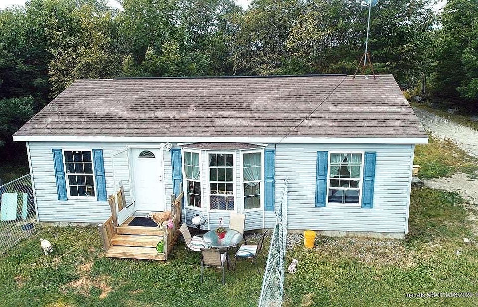 2nd image of 427 Bay Rd