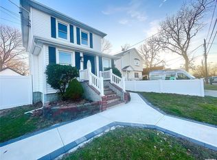 122 43rd St, Copiague, NY 11726