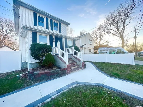 122 43 Street, Copiague, NY 11726