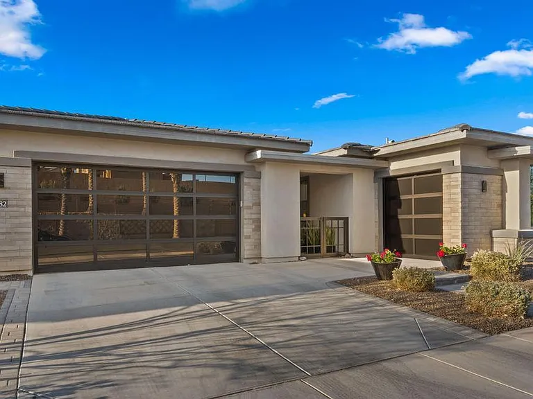 3882 E Andalusia Ave — Photo 1