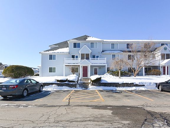 2nd image of 360 Littleton Rd Unit A4