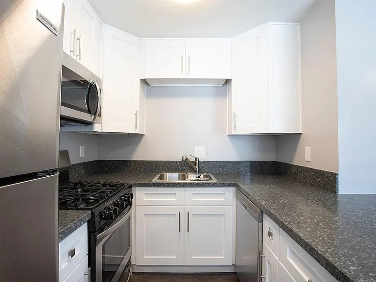 3853 Cherokee Ave — Photo 3