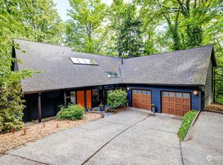 4385 Fernbrook Dr, Mercer Island, WA 98040