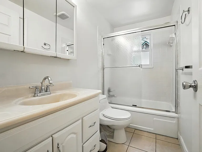 2270 Madison Rd #1B — Photo 11