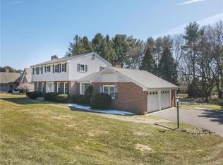 995 W Macada Rd, Bethlehem, PA 18017