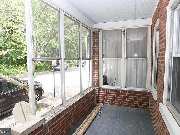 2nd image of 726 Woodlawn Ave