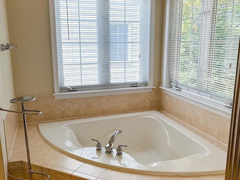 198 Hidden Forest Ct — Photo 32