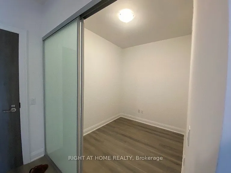 10 Gatineau Dr #1007W — Photo 8