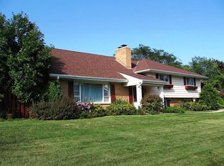 501 Alta Loma Dr, Thiensville, WI 53092