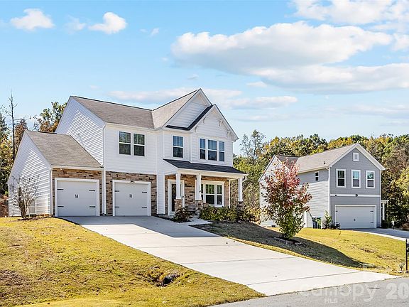 3rd image of 723 Yorkshire Dr