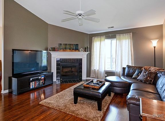 4th image of 1084 Parkhill Cir #1084