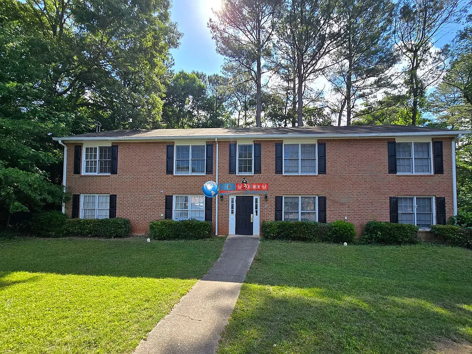 493 Stone Mountain St #11