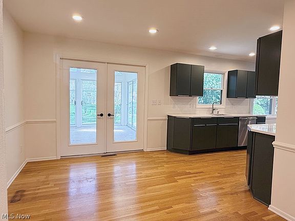 5th image of 3887 Greenmont Dr SE
