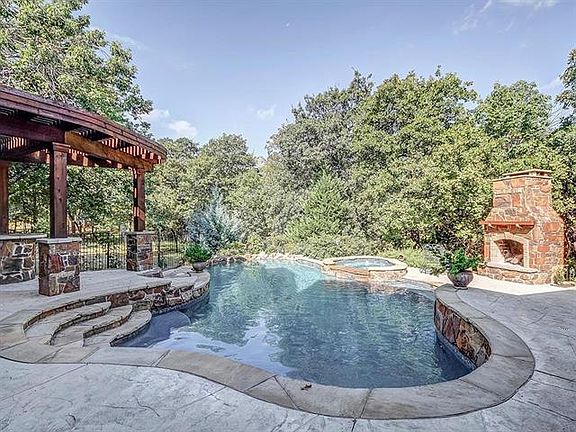 2nd image of 3087 Whispering Oaks Dr