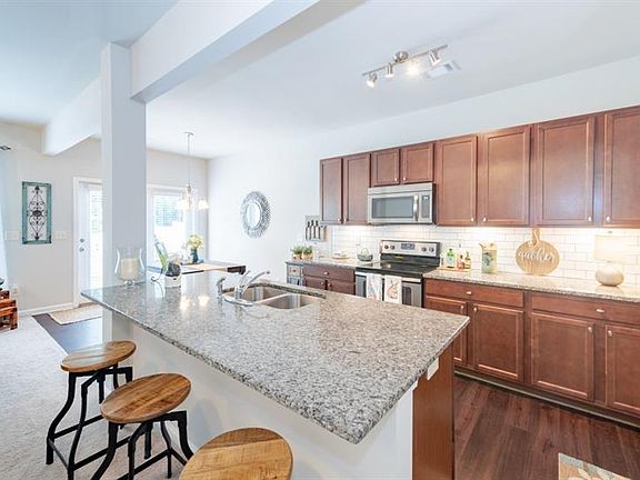 5th image of 314 Highland Pointe Cir E
