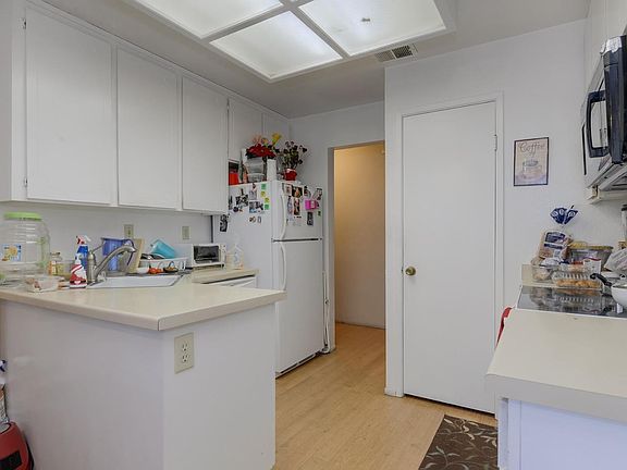 2nd image of 2517 Easton Pl APT 33