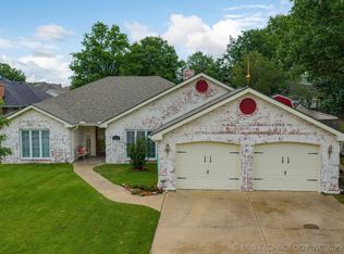 5713 Parkhill Pl, Bartlesville, OK 74006