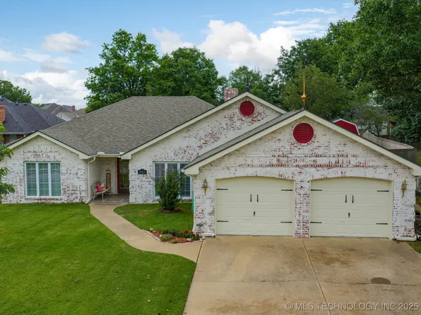 5713 Parkhill Pl, Bartlesville, OK 74006