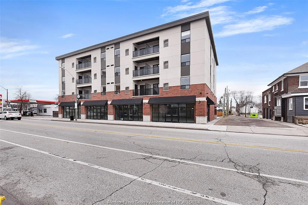 2 bed, 1.0 bath, 617 sqft, $2,050 — Photo 2