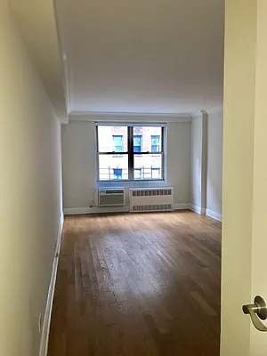 Rented by Stonehenge NYC LLC | media 4