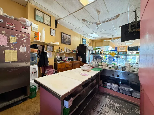 1309 Summit Avenue image 7 of 31