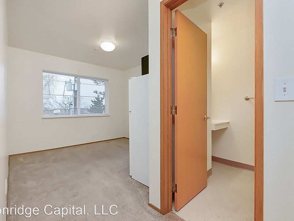 1st image of 4548 20th Ave NE APT 100