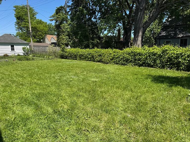 22711 Stephens St — Photo 10