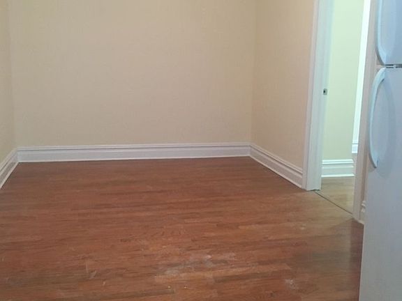 3rd image of 2415 41st St APT 2R